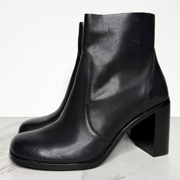 Sofft Santee Black Leather Heeled Bootie 8M